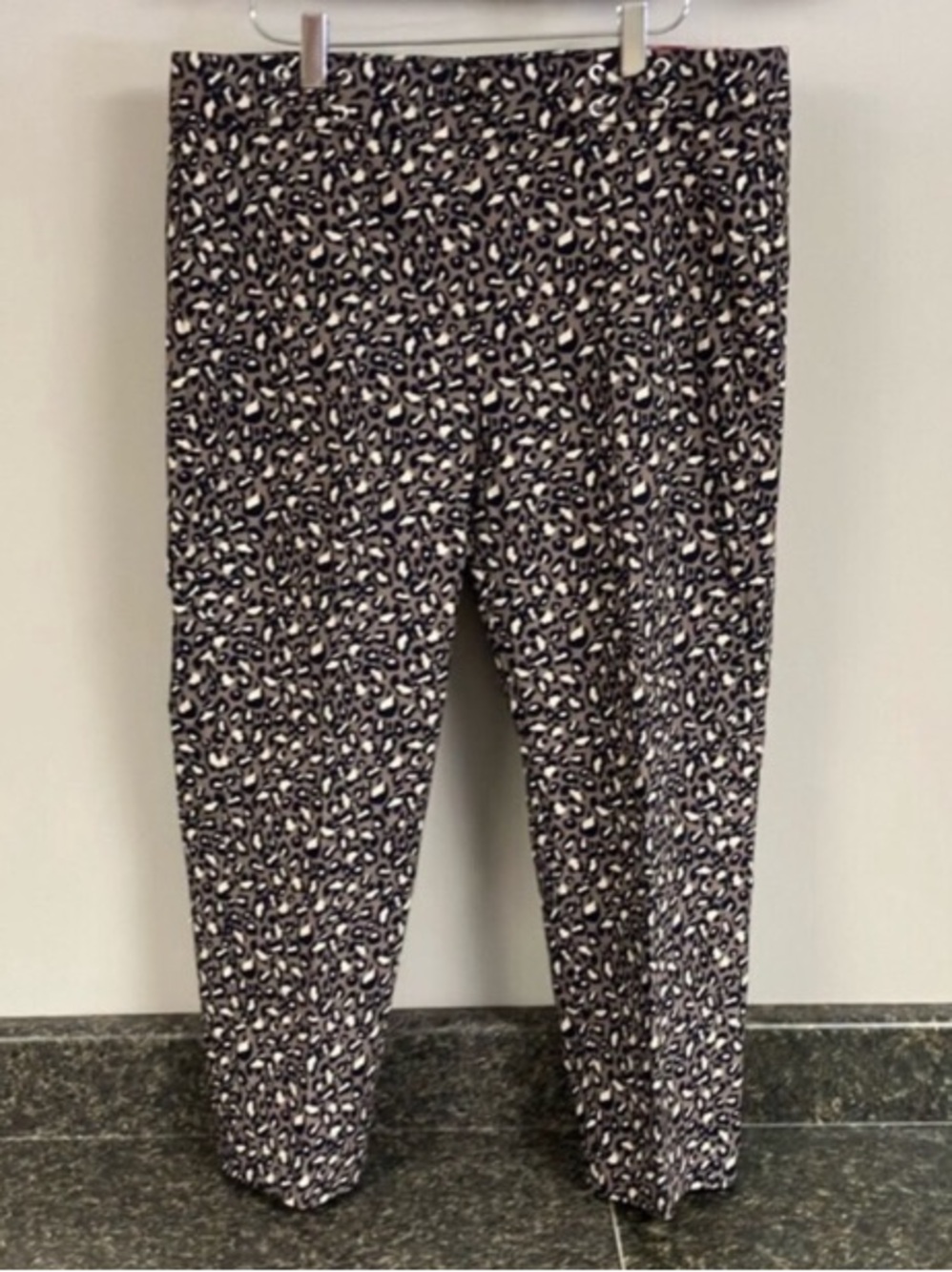 3/$19 ❤️ NWT rafaella sport animal print capris 14